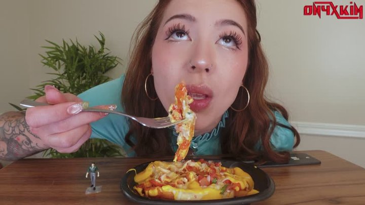 The Secret Ingredient: Tiny Found In Loaded Nacho Fries Annoys Hungry Giantess A