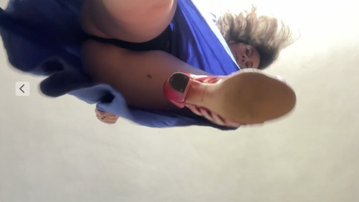 red sandals stomping you 0825