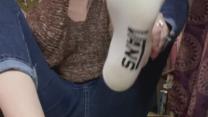 Does your little dick want to cum yo my stinky socks