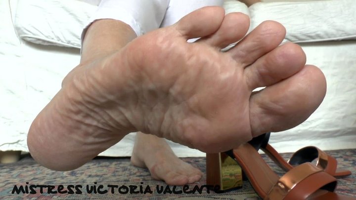 You crave it every day: sniffing my feet and cumming in your pants! Sandals feet
