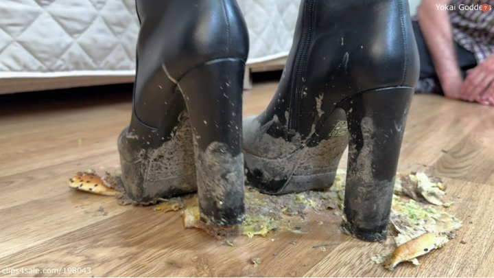 New slave, part 4: disgusting burger crush and feeding under My muddy ankle boot