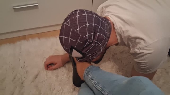 Kissing and Footjob