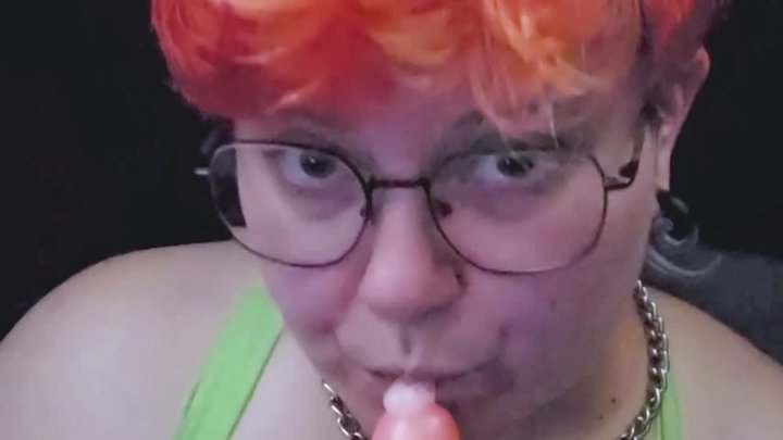 Bbw slut fucks mouth and ass and comes hard!