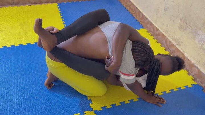 Nelly vs keshiii in submission wrestling