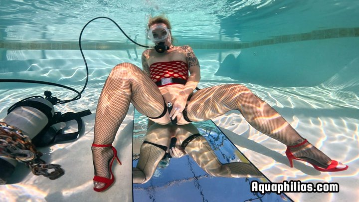 Aquaphilias- Kelli Curtis Underwater Solo Lingerie Fishnets Heels Mirror Play Se