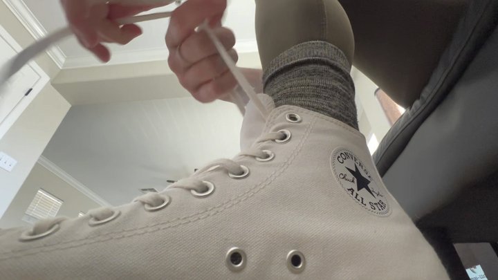 Unaware Giantess Putting on Converse