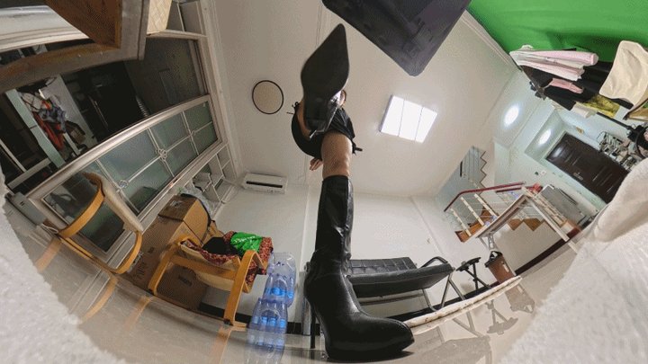 8KVR360LELE boots are designed to deter unexpected visitors