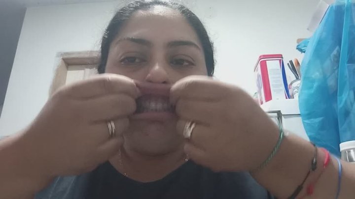 Estiramiento de labios: un juego divertido.