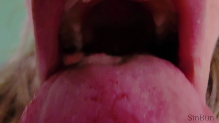 Unaware Giantess Thinks Her Tiny Visitor Is a Gummy Bear – POV