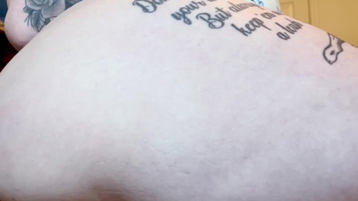 Watch a MILF Housewife Plug Her Ass