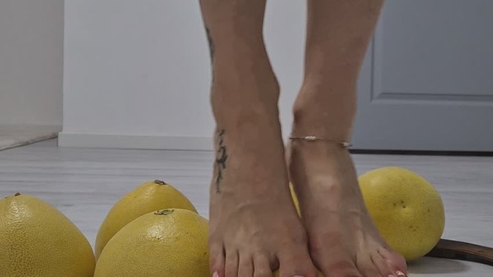 Foodcrushing pomelos