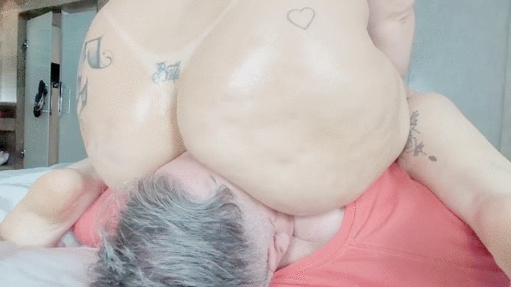 Sitting on his face and grinding it orgasmically and extremely - by Gabriela Blo