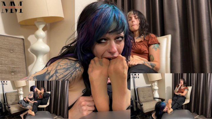 Alternative Office Babe Gets Mesmerized To Love Sucking Pantyhosed Feet! Larz An