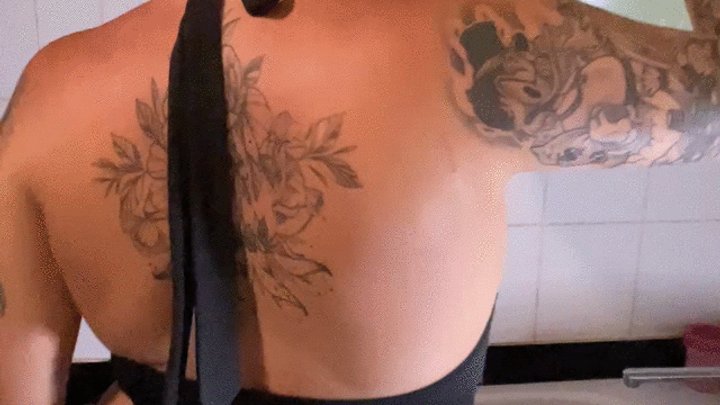 girl in shower b2p big balloon