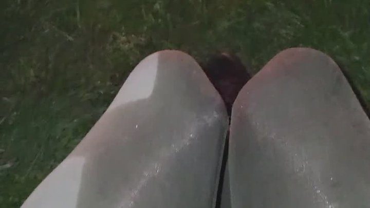 Wetting kaki leggings by the fire