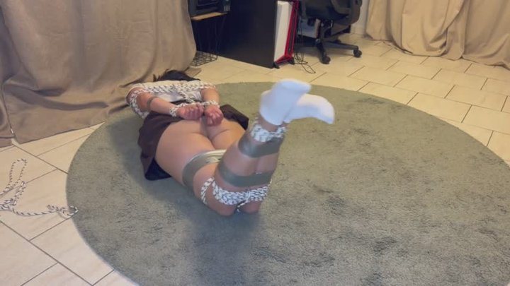 IRIS WHITE SOCKS STRUGGLES