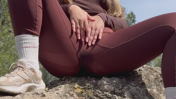 Piss in Leggings Pee in Yoga Pants Toilet Peeing Outdoor Wet Pants Wetting Despe