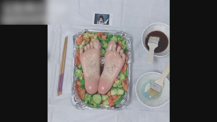 sg18-Delicious bare feet
