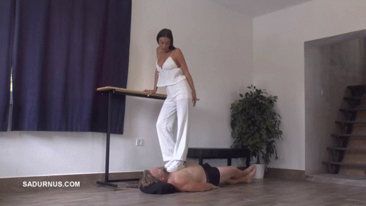 Natasa tramples the slave's face thoroughly again Sneaker mp4 B