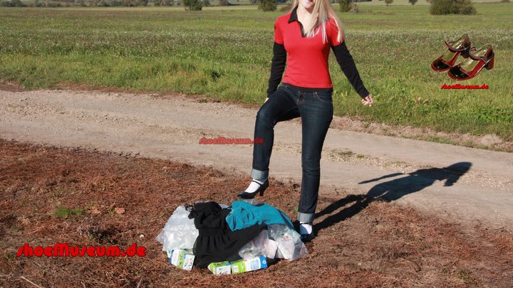 Yellow bag crushing (3043)