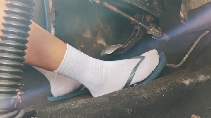 Gym Warmup Pedal Pumping: White Socks & Flip-Flops in Action