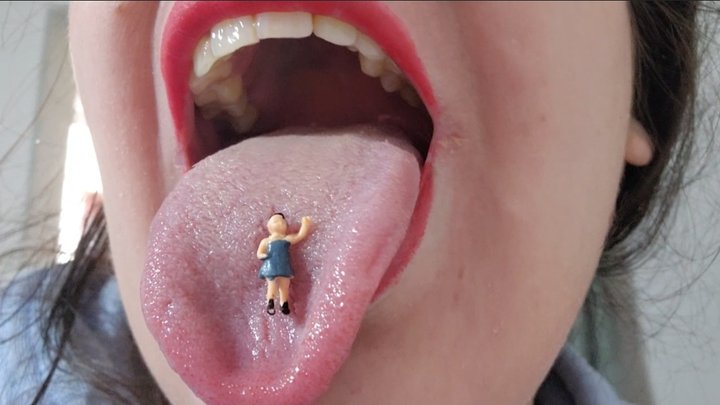 Giantess Red Lips Tiny Man Kissing & Sucking - Passionate Size Play