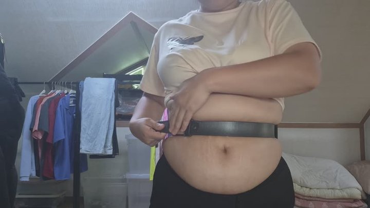 Once you look at this, you're trapped forever... My bloated tummy squeezed with 