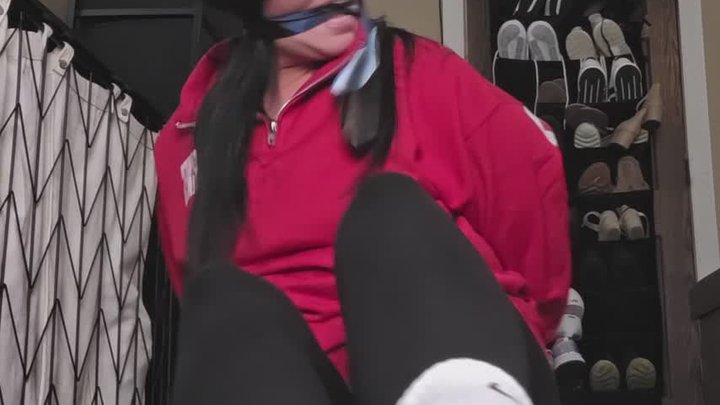 Cleave gagged Sassy.