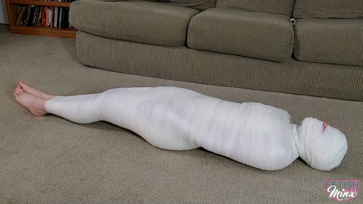 Izzebella Cocooned By Spider Invasion (MP4 Format)