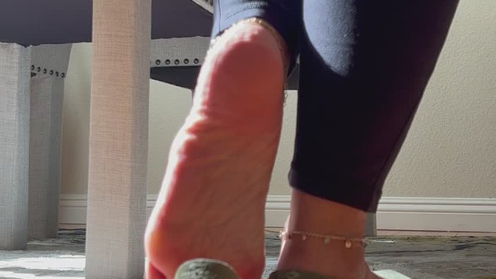 Ground Level Work Flats: Shoe Play & Sole Scrunching