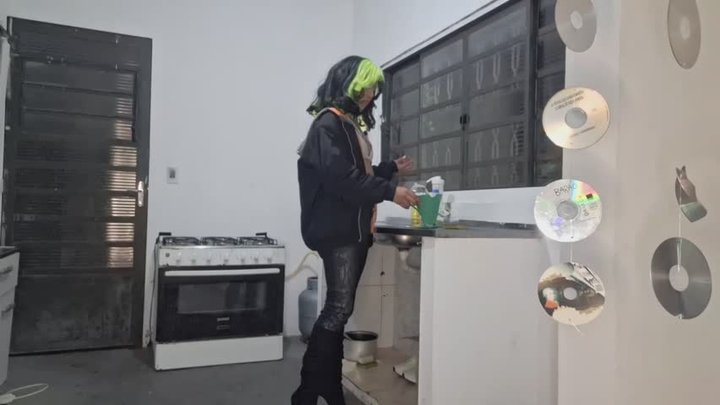 Fembot Glitching in Kitchen