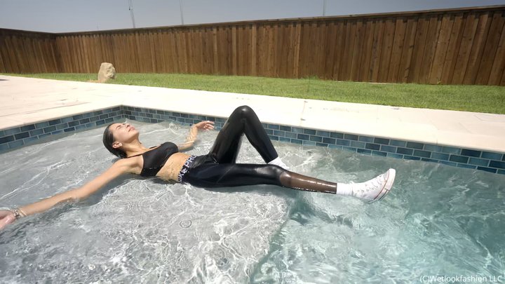 Nicole's Wet Workout Wearing Nike Pro
