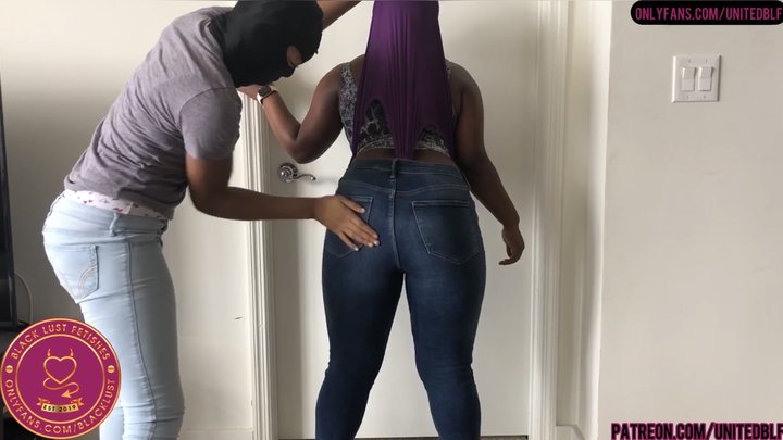 KITTY VS KRYSTAL WEDGIE ROOMMATES