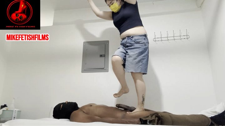 MASSAGE PARLOR HEAVY COCK TRAMPLING