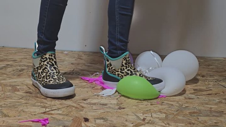 Chrissy balloon stomping in boots