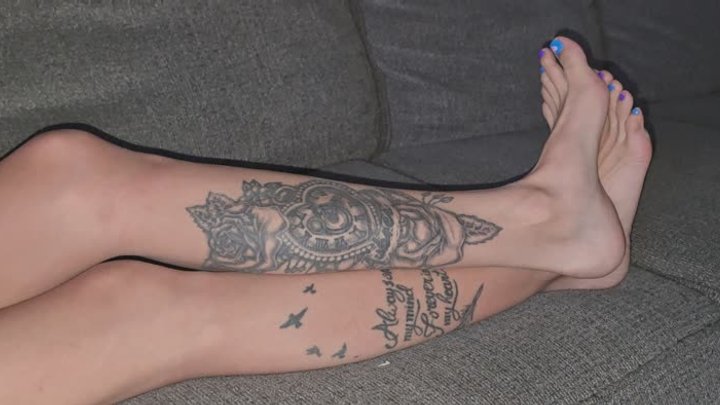Chrissy candid bare feet