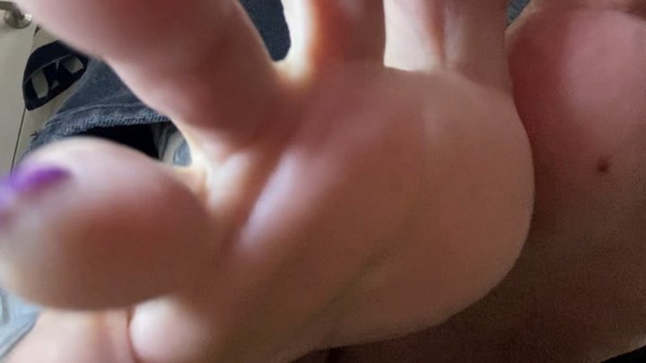 Long stinky toes