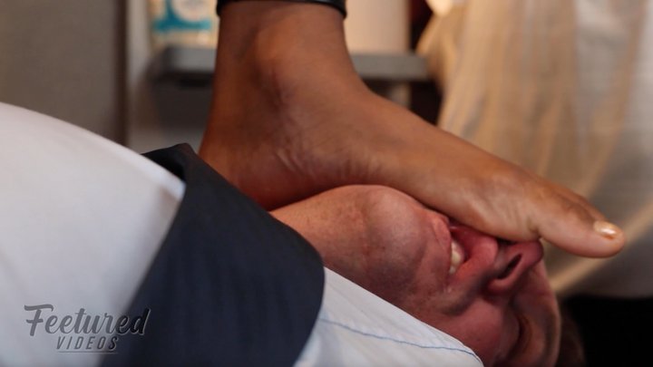 You're a doormat for my sweaty smelly feet - Part 02 of 02 (Full HD 1080p MP4)