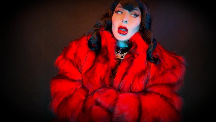 Ignored by the haughty Mistress - FACE FETISH, BORED AND IGNORED , FUR FETISH