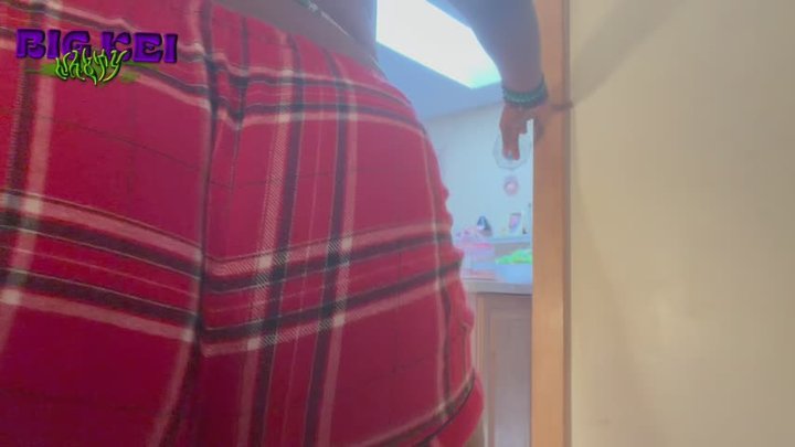 Farting and shaking ass