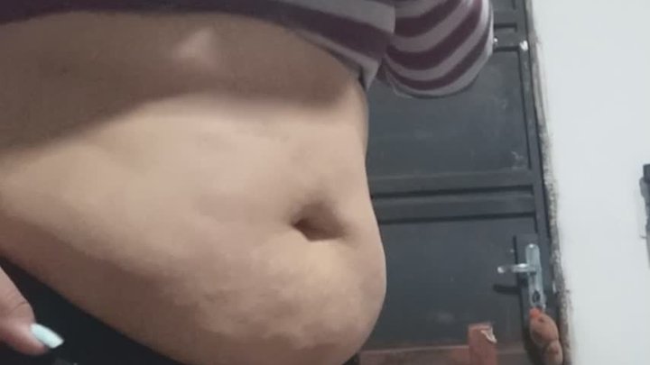 Juego total y limpieza de ombligo con mi saliva.