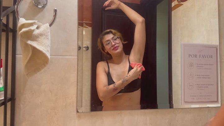 CLEANING MY ARMPITS