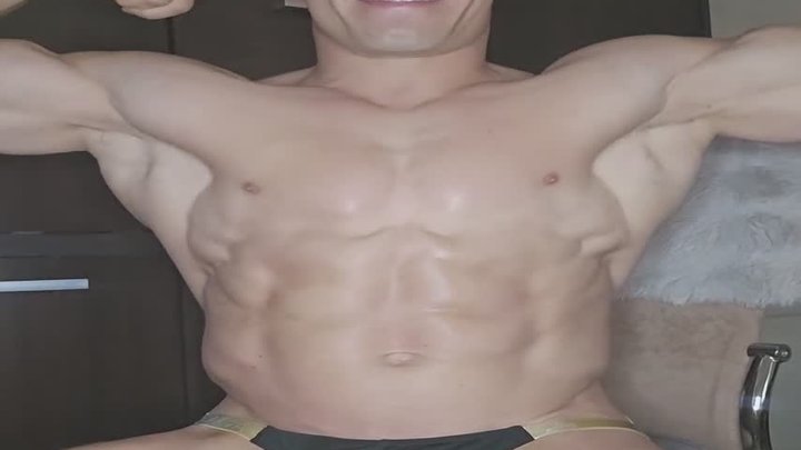 Oiling up, posing and cumming
