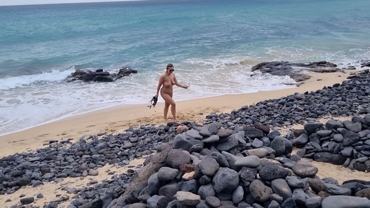 ALARM!!! Tourist films me naked at the beach!