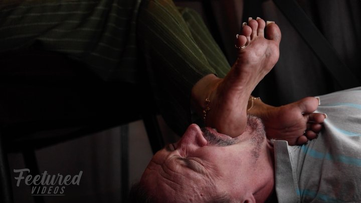 It's your duty to lick my dirty feet clean (Full HD 1080p MP4)