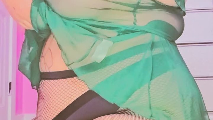 Fishnets and Curves