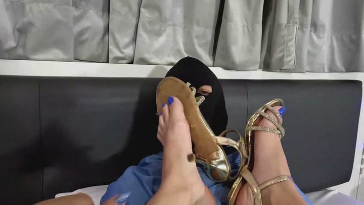 ARIEL FOOT AND SANDALS DOMINATING MALE SLAVE
