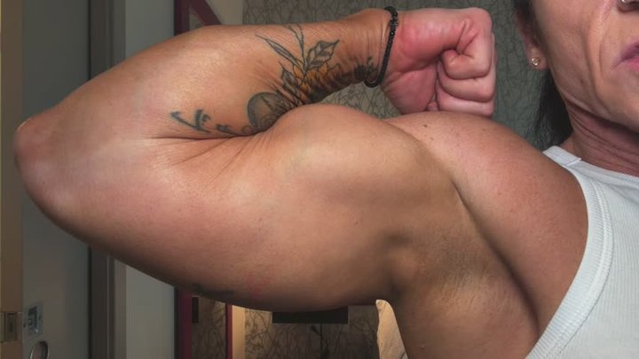 Kandy Lifts, Carries, Pins and Sucks You Dry