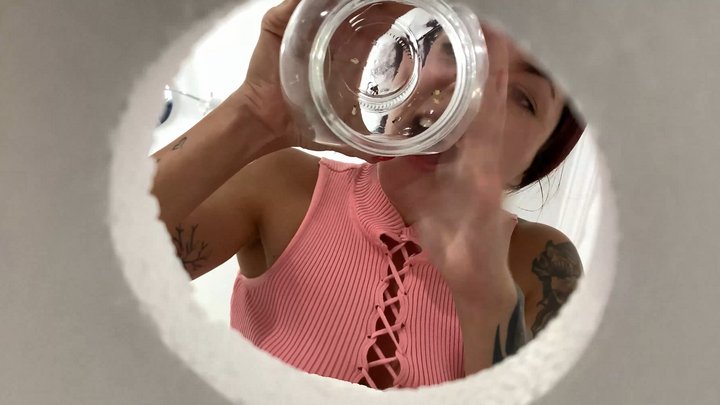 DOMINANT GIANTESS ARRIVES TO PLAY WITH HER LITTLE SLAVES.