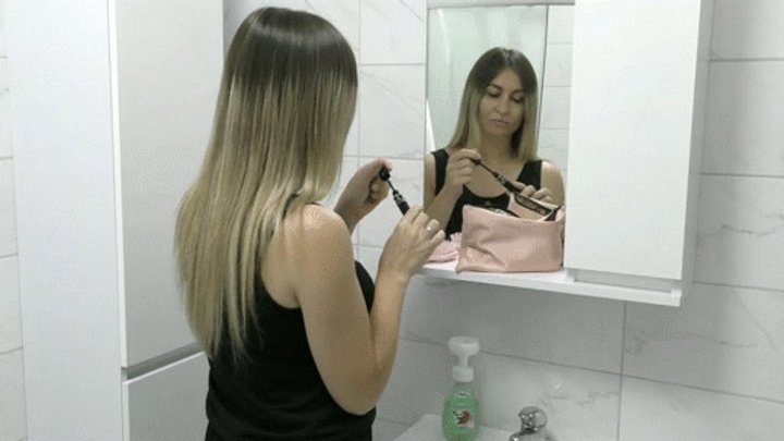 You apply makeup and then, you announce that you need to pee MP4 HD 720p